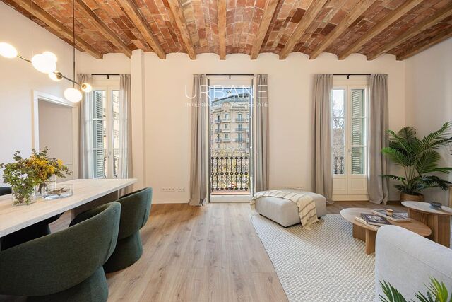Elegant habitatge de 2 dormitoris amb terrassa i balcons a l'Antiga Esquerra de l'Eixample