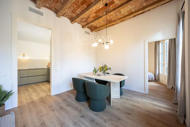 Elegant habitatge de 2 dormitoris amb terrassa i balcons a l'Antiga Esquerra de l'Eixample