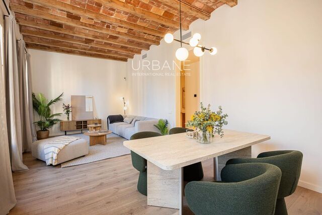 Elegant habitatge de 2 dormitoris amb terrassa i balcons a l'Antiga Esquerra de l'Eixample