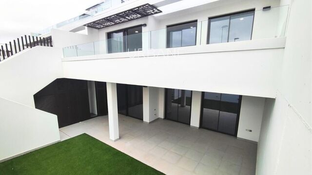 Mediterraner Luxus Wartet Auf Sie: Atemberaubende 2-Schlafzimmer-Villa mit Pools, Tennis und Traumblick in Finestrat