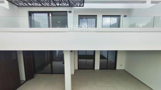 Mediterraner Luxus Wartet Auf Sie: Atemberaubende 2-Schlafzimmer-Villa mit Pools, Tennis und Traumblick in Finestrat